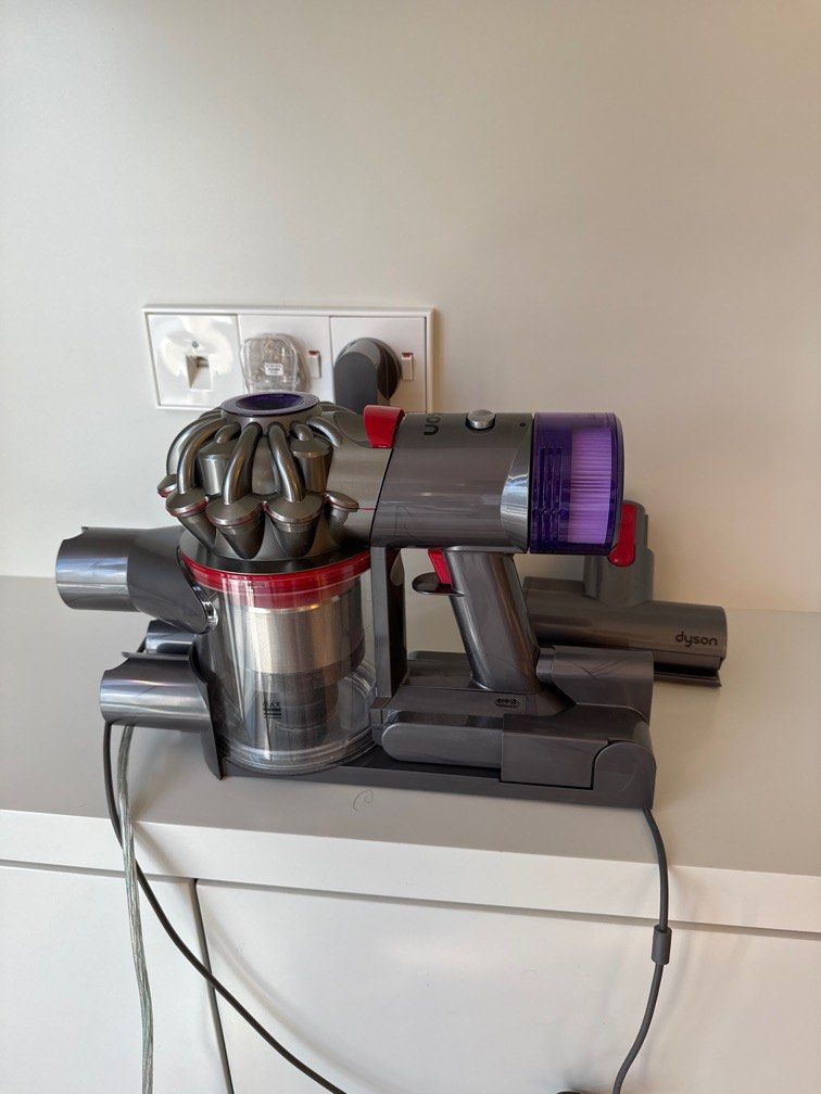 Dyson V8 slim fluffy, TV & Home Appliances, Vacuum Cleaner ...