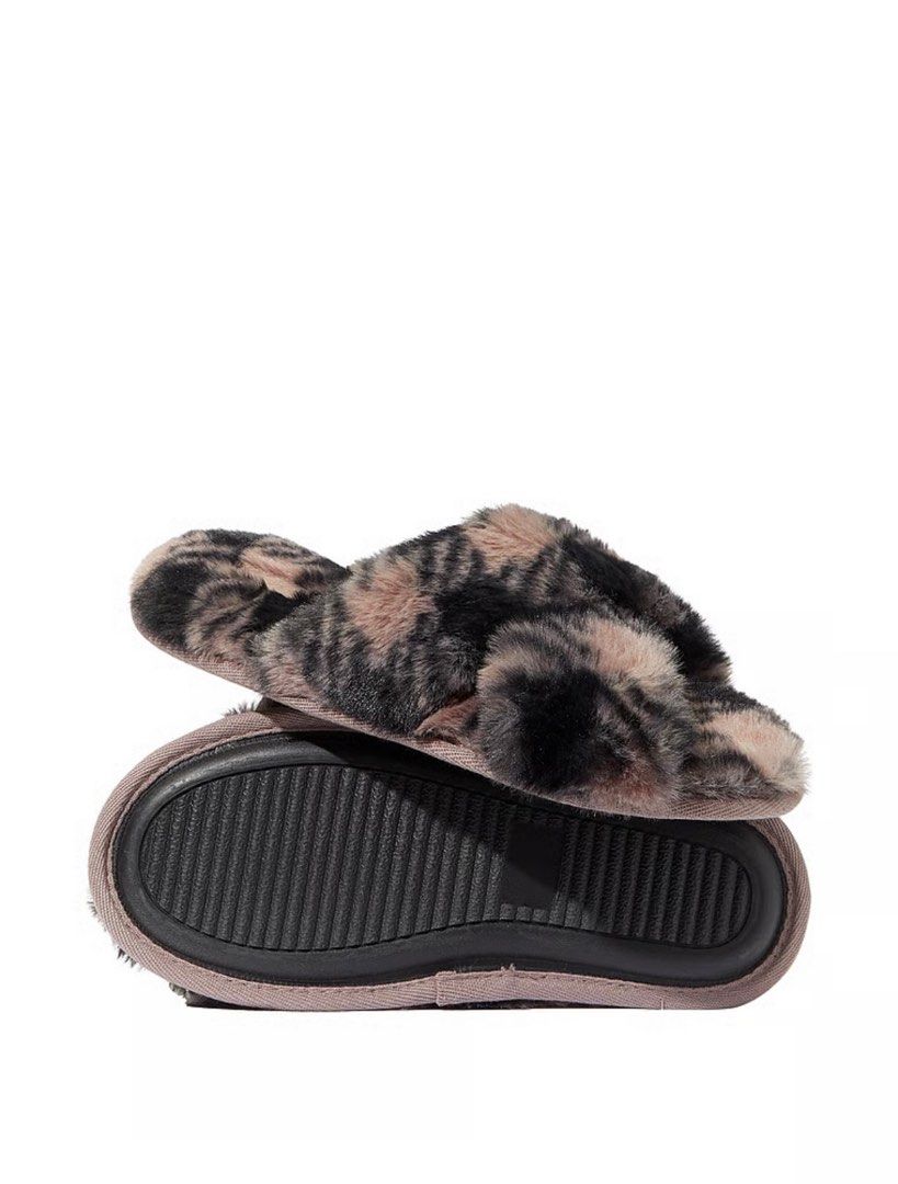 Maroon fur slides 2025