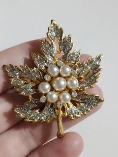 Faux pearl brooch from Japan