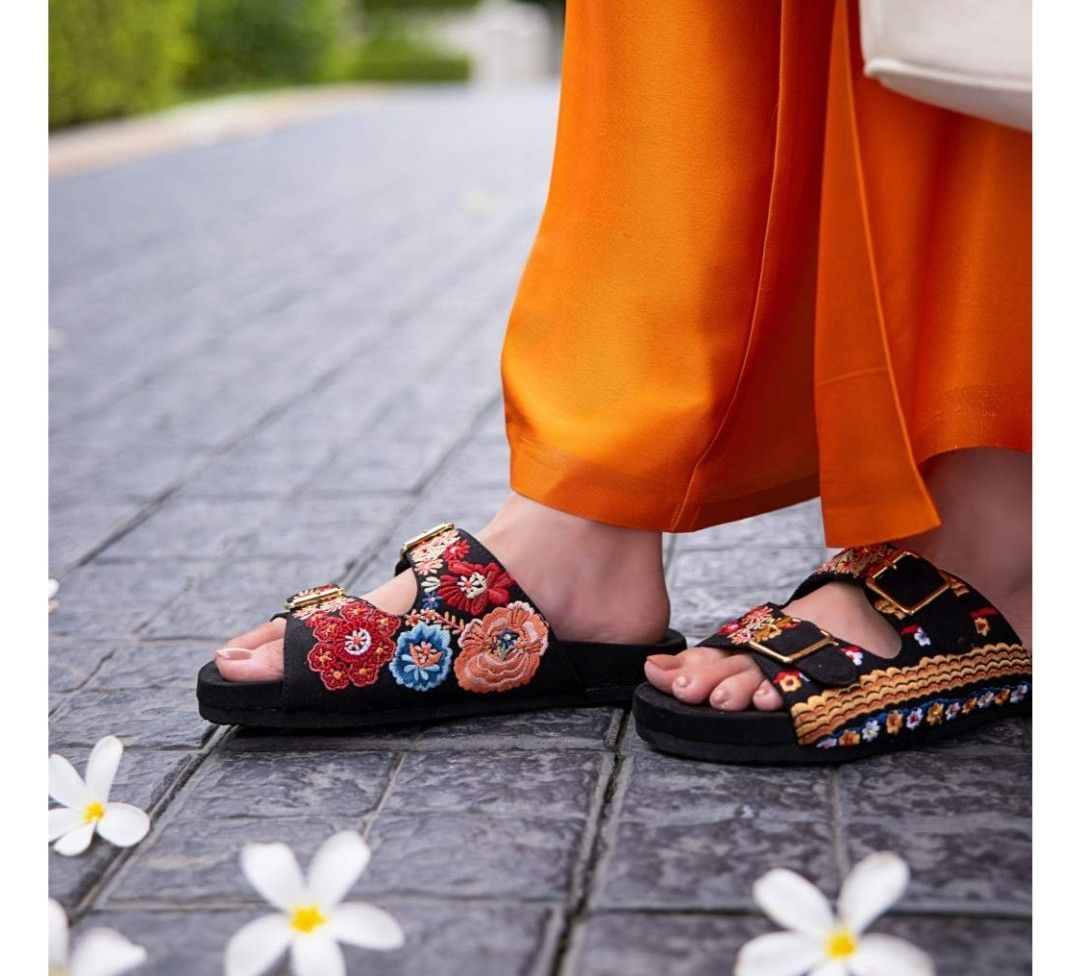 Fizzy Goblet La La Land vegan sliders Women s Fashion Footwear