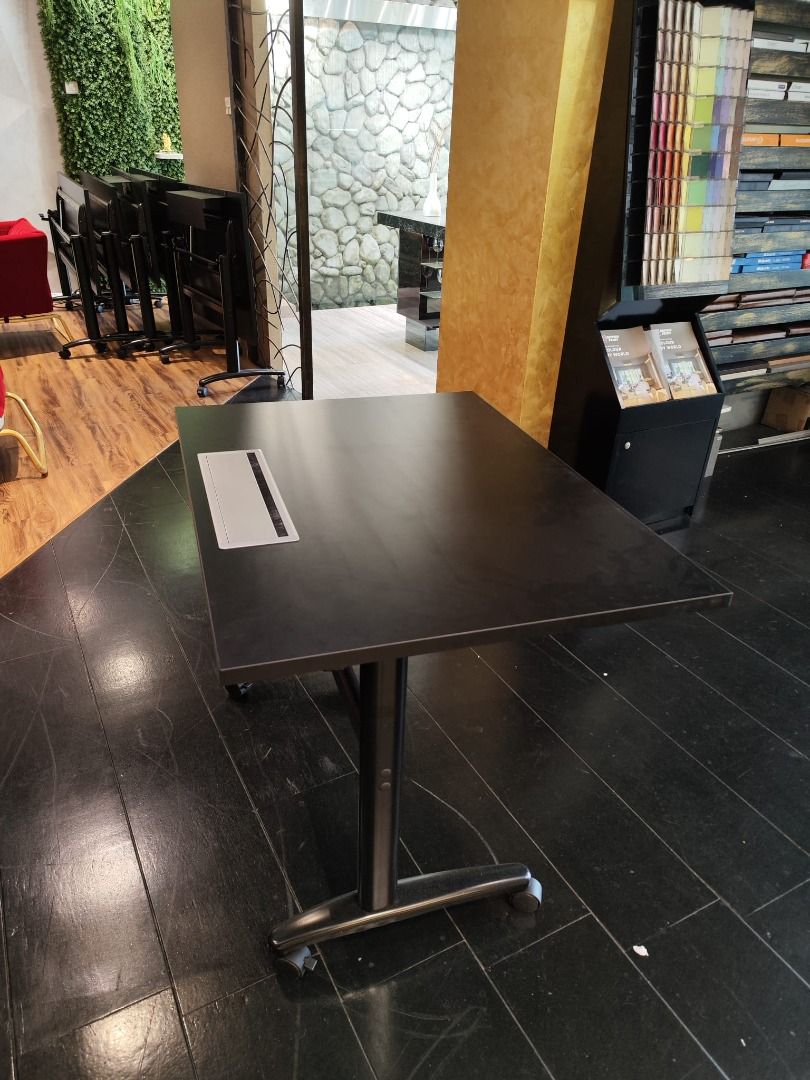 FOLDABLE AND MOVEABLE STUDY TABLE