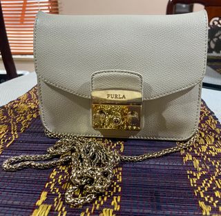 (Category: ) located in . Submitted by rosamanerds (Listing ID 1270678391, Image 1). Description: .