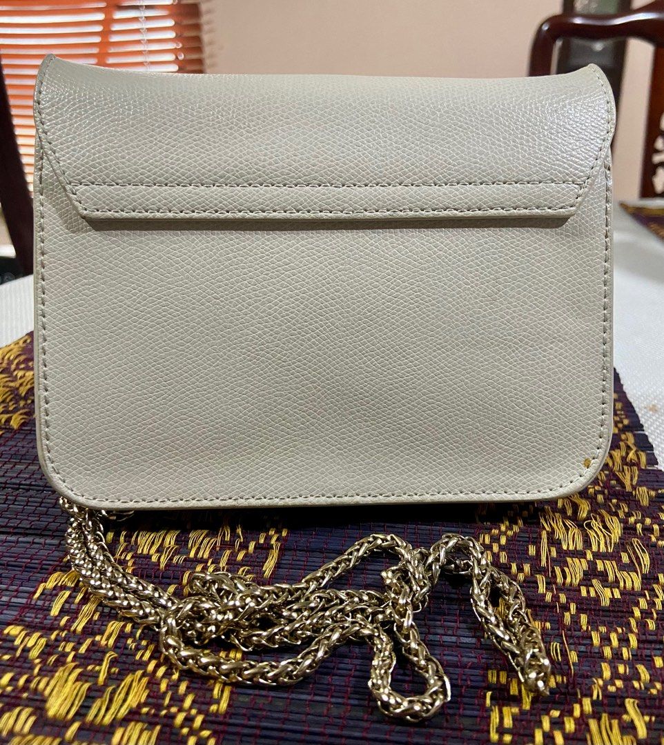 Furla Metropolis Mini Sling Bag (Category: Luxury Bags & Wallets) located in Manila. Submitted by rosamanerds (Listing ID 1270678391, Image 3). Description: Authentic preloved Furla Mini sling bag made in Italy. Off white color. In very good condition. Normal signs of use. Gamuza material on the inside of flap showing signs of use. Pls see pics.