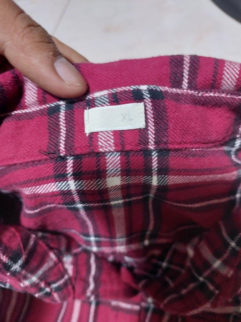 GU Longsleeve (Category: Longsleeves) located in Pateros City. Submitted by jonflor (Listing ID 1270644661, Image 2). Description: GU checkered Red Longsleeve XL on Tag buy can fit with L.