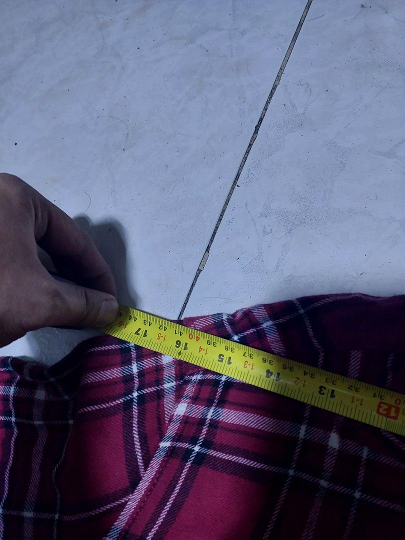 GU Longsleeve (Category: Longsleeves) located in Pateros City. Submitted by jonflor (Listing ID 1270644661, Image 3). Description: GU checkered Red Longsleeve XL on Tag buy can fit with L.