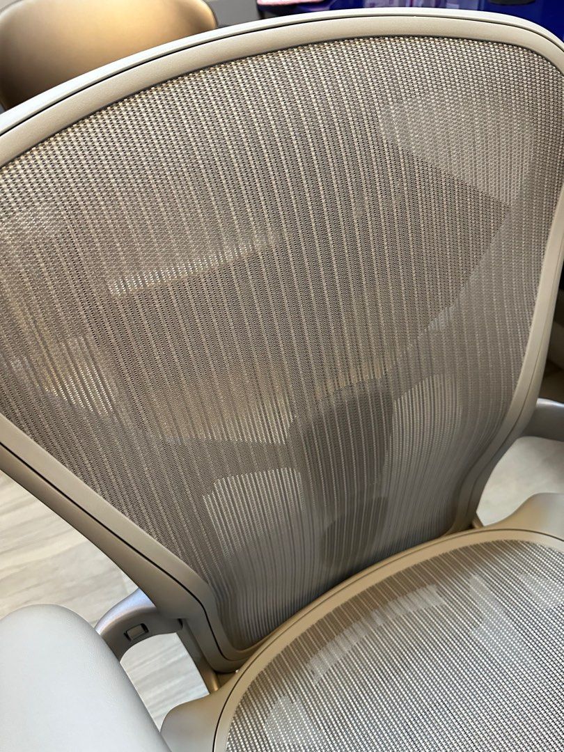 Herman Miller Aeron 家具及居家用品, 家具, 椅子在旋轉拍賣