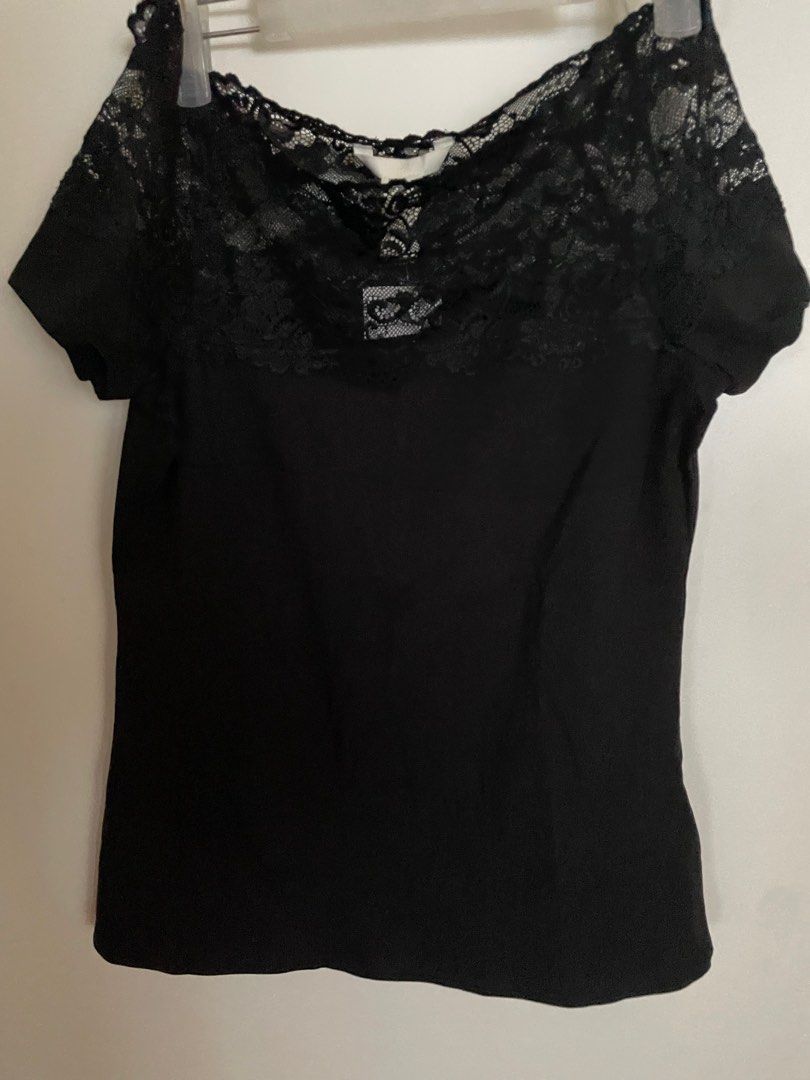 H&M brand new top (Category: Blouses) located in Mandaluyong City. Submitted by itisntso (Listing ID 1270697584, Image 1). Description: BRAND NEW H&M TOP WITH TAG never used. Original price 660 Mandaluyong area for lalamove/Grab shipping.