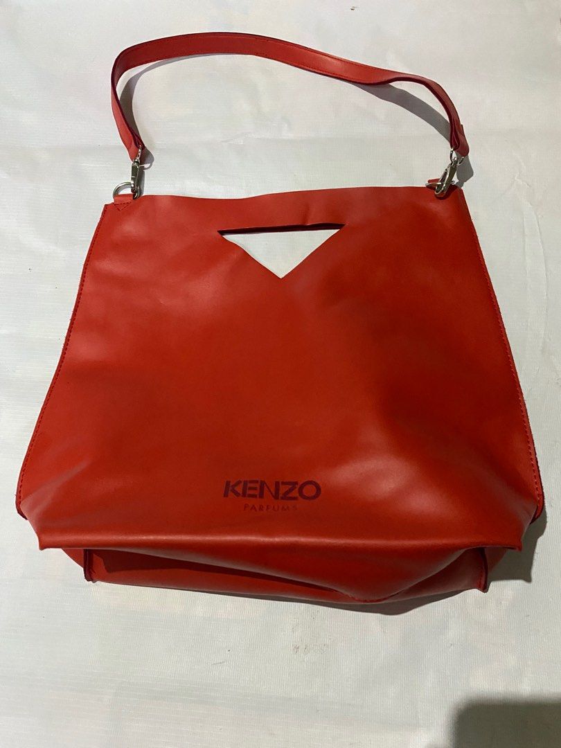 Kenzo parfums tote bag (Category: Luxury Bags & Wallets) located in Tacloban City. Submitted by susthriftshop (Listing ID 1270710386, Image 2). Description: Kenzo parfum tote bag rank ab No dents Minimal sign of usage No cracking Color condition 9/10 .