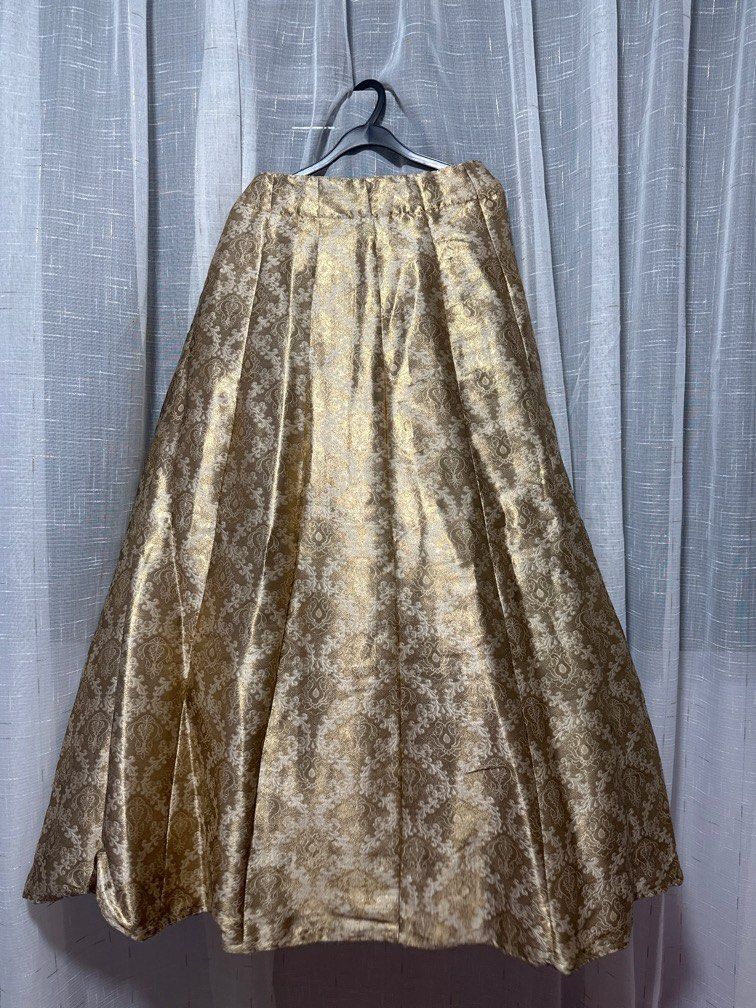 Gold hotsell lengha skirt