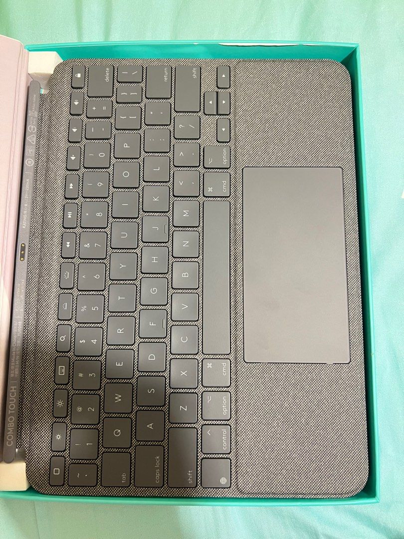 logitech combo touch （分類：電腦鍵盤及相關產品）位於 Hong Kong。 由 jusdick 提交（商品編號 1270804284，圖片 2）。簡介： 新淨 用過幾次 冇保養。
