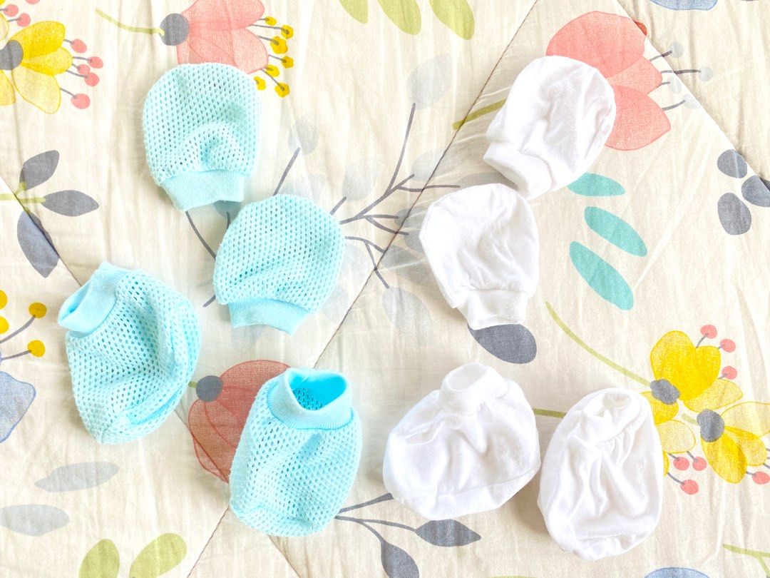 Lot mittens booties baby