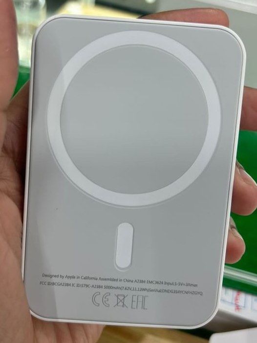 MagSafe Battery Pack (Category: Batteries & Power Banks) located in Naga. Submitted by haulbymarie (Listing ID 1269905119, Image 2). Description: Good as new Fully working.