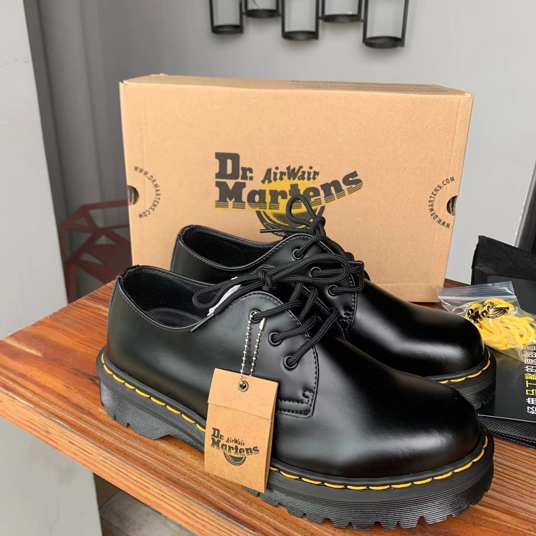 Dr martens free best sale delivery