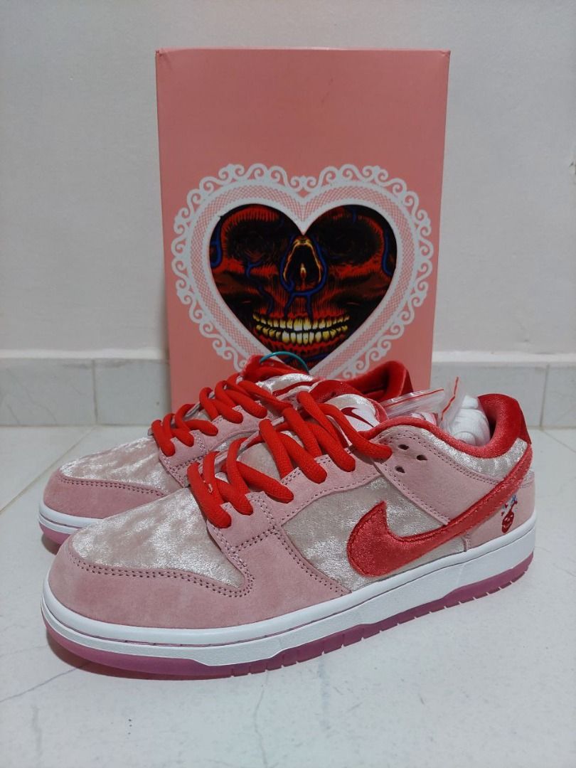 Nike strange hot sale