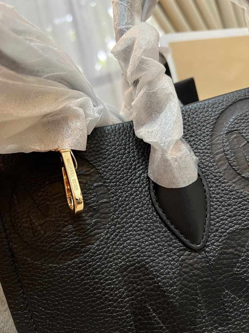 Original MK Mirella ($7,000 HKD) (Category: Luxury Bags & Wallets) located in Manila. Submitted by brandbar (Listing ID 1270688092, Image 2). Description: - Brand new from Hong Kong (bought last Nov.30, 2023) - SRP is on tag 7,000 Hong Kong Dollars = ₱49,9++ but selling at a lower price ₱35,000 nalang! - Complete with dustbag, paperbag, tags .