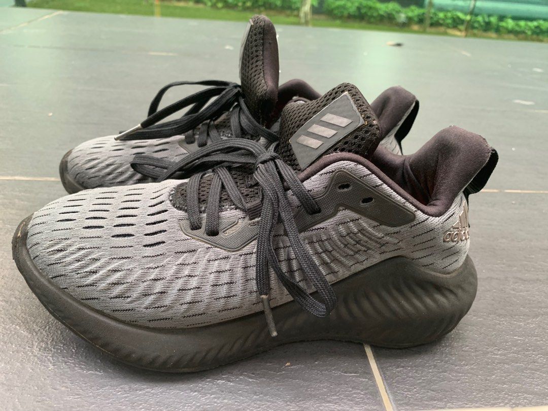 Beli sneakers clearance