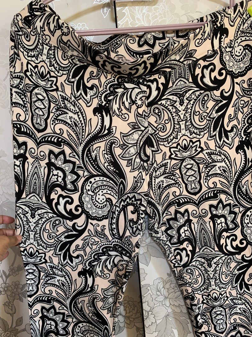 Plus Size Paisley Leggings