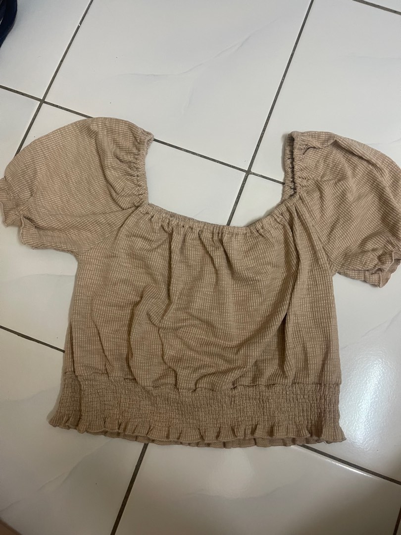 Puffy top, Women's Fashion, Tops, Other Tops on Carousell