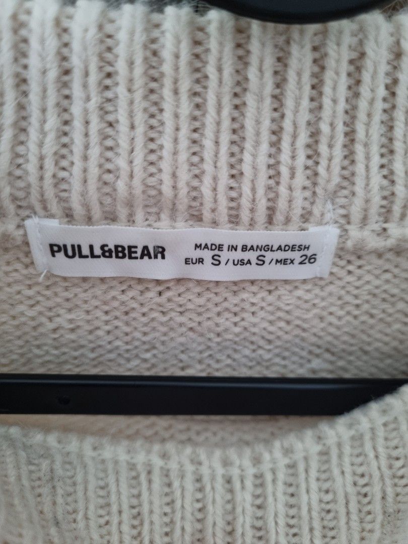 Christmas sweater hotsell pull and bear