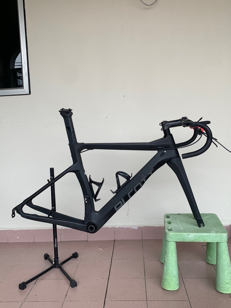 Roadbike Frame, Sports Equipment, Bicycles & Parts, Bicycles on Carousell