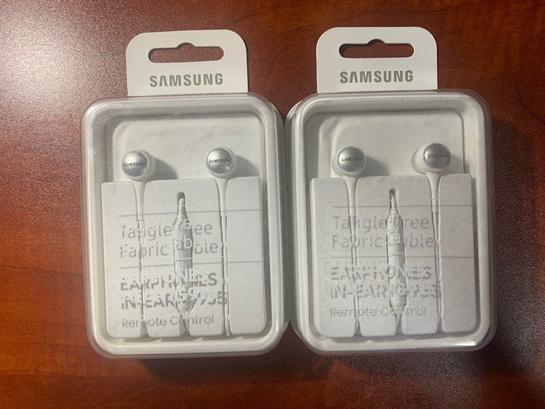 Earphones in best sale ear ig935