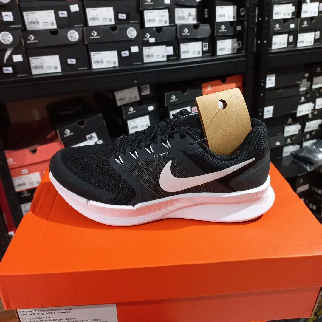 sepatu nike terbaru 2020 original