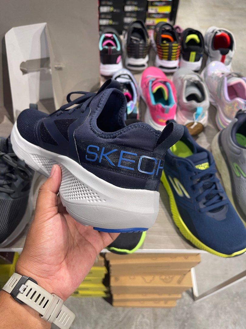 Skechers deals sport shoes