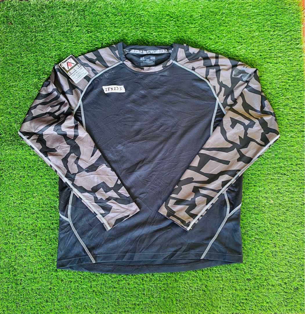 Under Armour dri-fit shirt, Men's Fashion, Activewear on Carousell