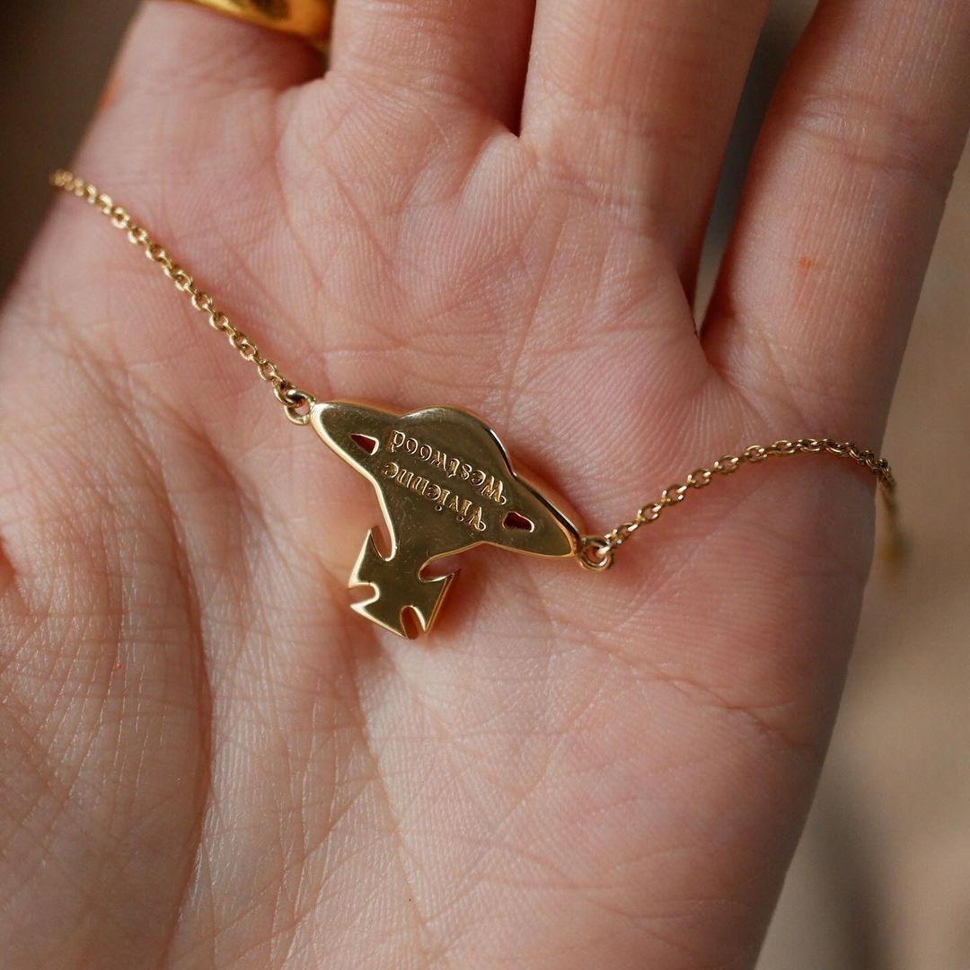 Vivienne westwood minnie hotsell bas relief pendant