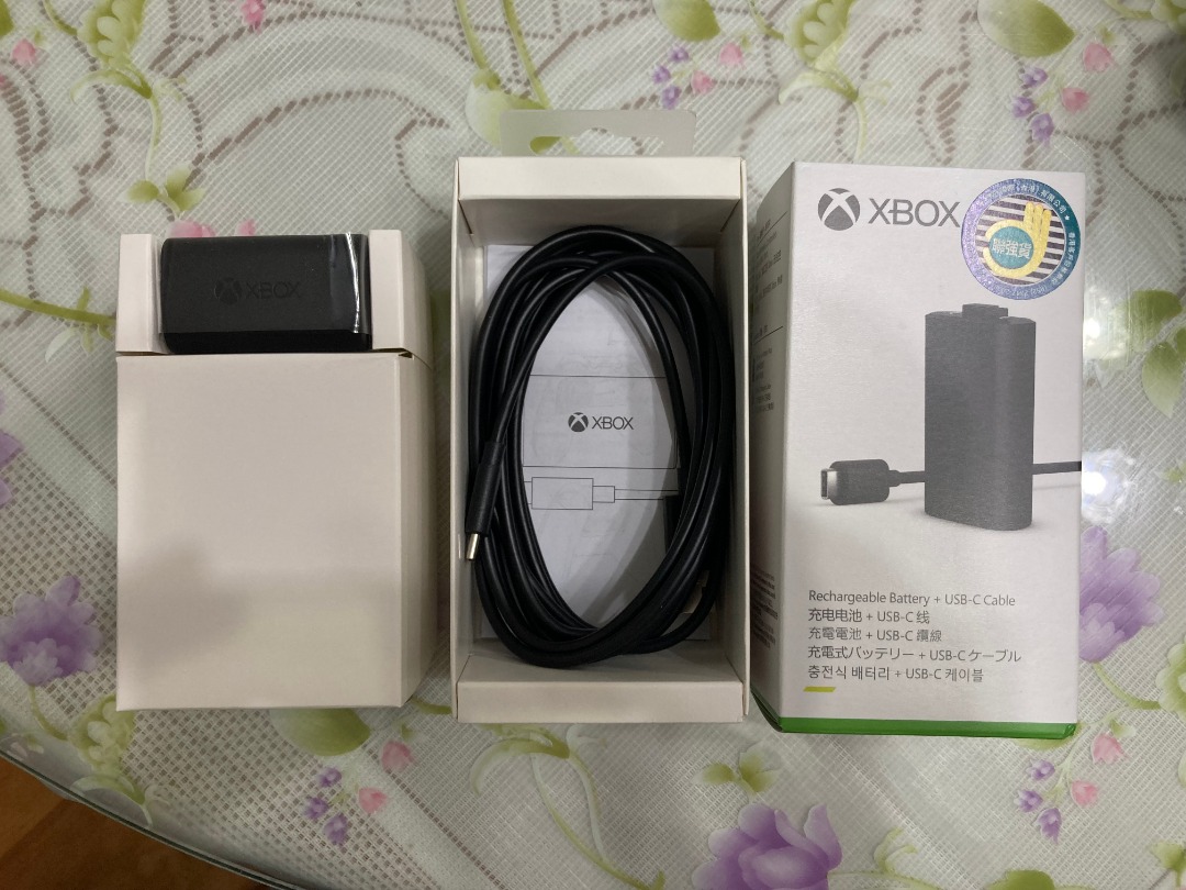 Xbox Rechargeable Battery + USB-C Cable, 電子遊戲, 遊戲機配件, 充電綫及充電器 - Carousell