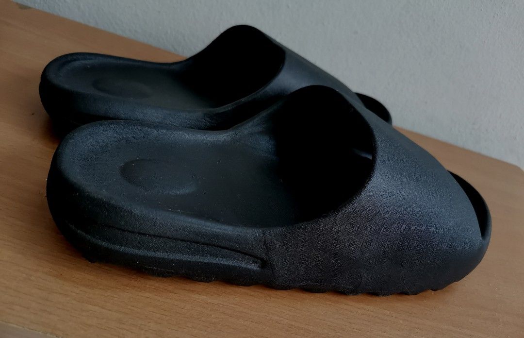 Yeezy indoor slippers top