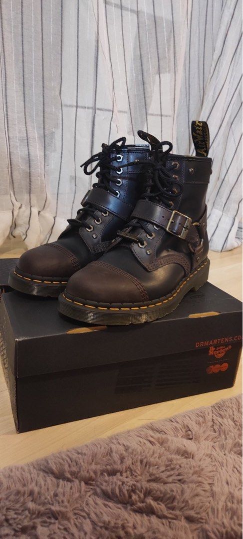 Dr martens 2025 outlet 24