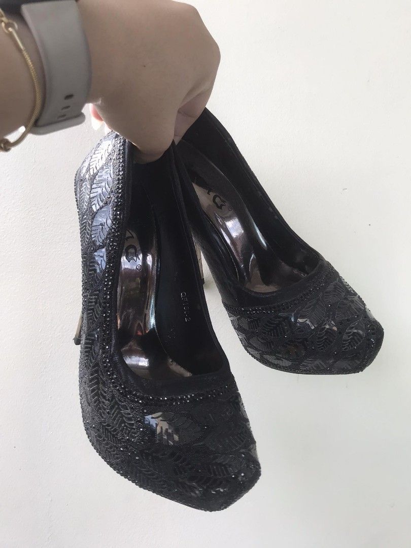 Black Heels (Category: Heels) located in Cainta. Submitted by mieldecluttersss (Listing ID 1270832235, Image 2). Description: Only used once! Size 37.