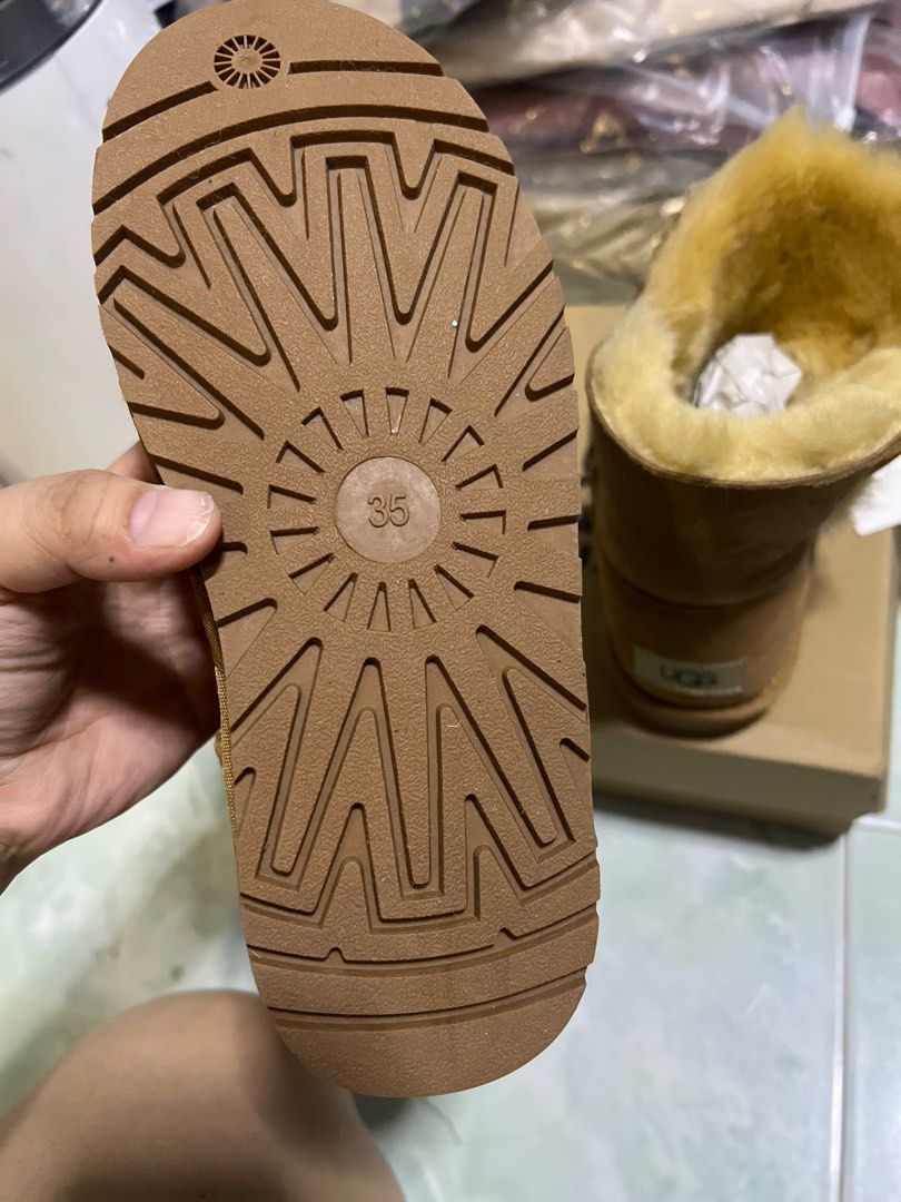 Brand new UGG Australia boots size 35 for foots 21.5 to 22cm for age around 7 9 sole length is 23.3cm