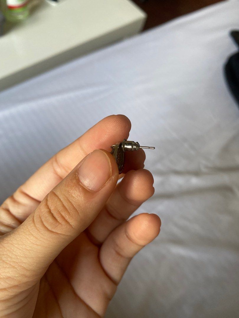 Bridal elegant zirconia earrings (Category: Earrings) located in Mandaluyong City. Submitted by na_ob (Listing ID 1246280931, Image 3). Description: 📣 SALE: USED 2-3 TIMES WORN 💵 PRICE • Bought for ₱220 • Slightly negotiable 💍DETAILS • Very elegant in person • Sanitized already • RFS: Decluttering 🛵 DELIVERY • SF care of buyer • Buyer to book courier • Location: Shaw Blvd Mandaluyong • Landmark: Bebang Halo Halo 💰MODES OF PAYMENT • Gcash | M