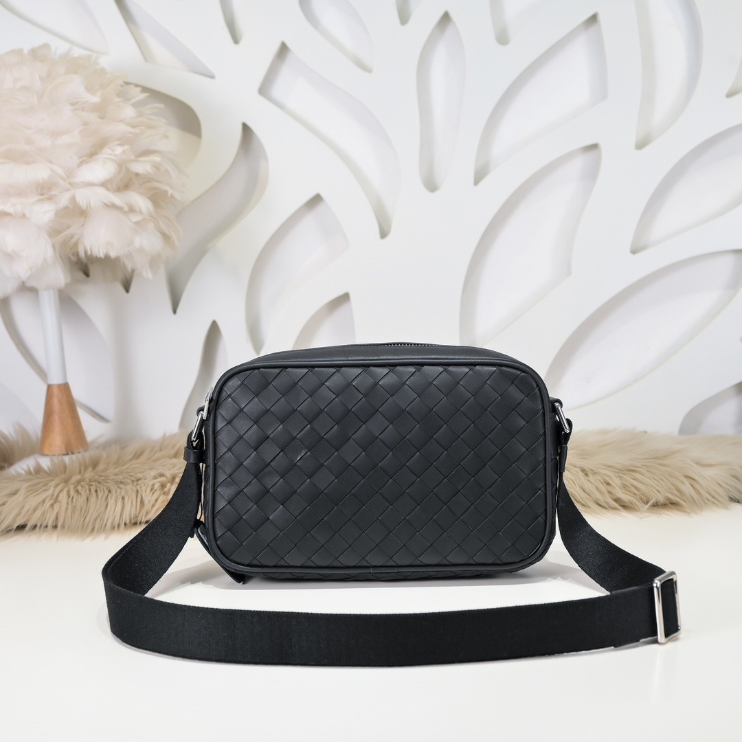 Bv messenger outlet bag