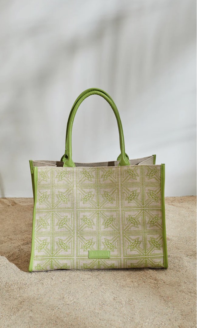 Carried shop away tote