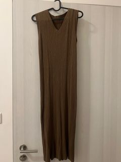(Category: ) located in . Submitted by stelclearcloset (Listing ID 1270968901, Image 1). Description: .