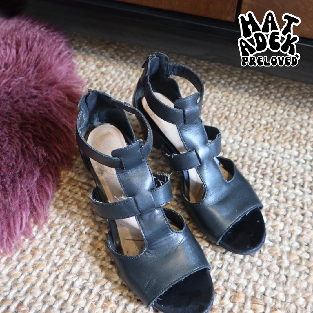 Clarks black shop gladiator sandals