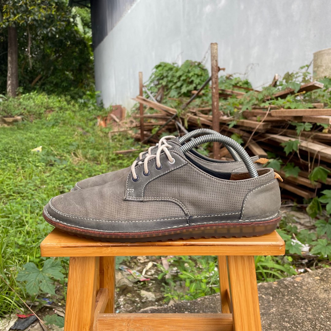 Clarks lace up store