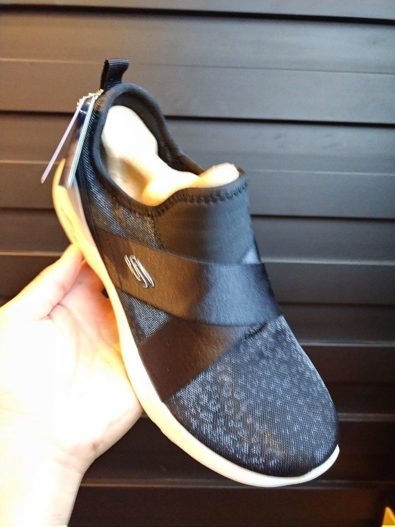 Skechers memory hotsell foam clearance