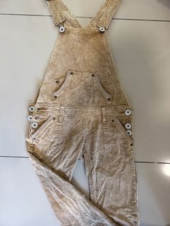 (Category: ) located in . Submitted by alldaywardrobe (Listing ID 1270927256, Image 1). Description: .