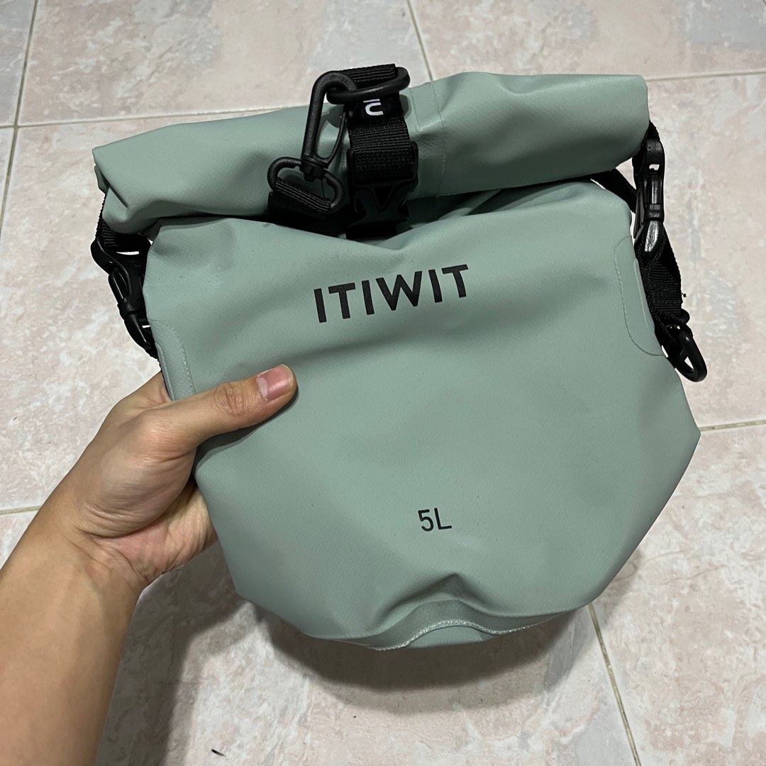 DECATHLON ITIWIT WATERPROOF DRY BAG 5L KHAKI