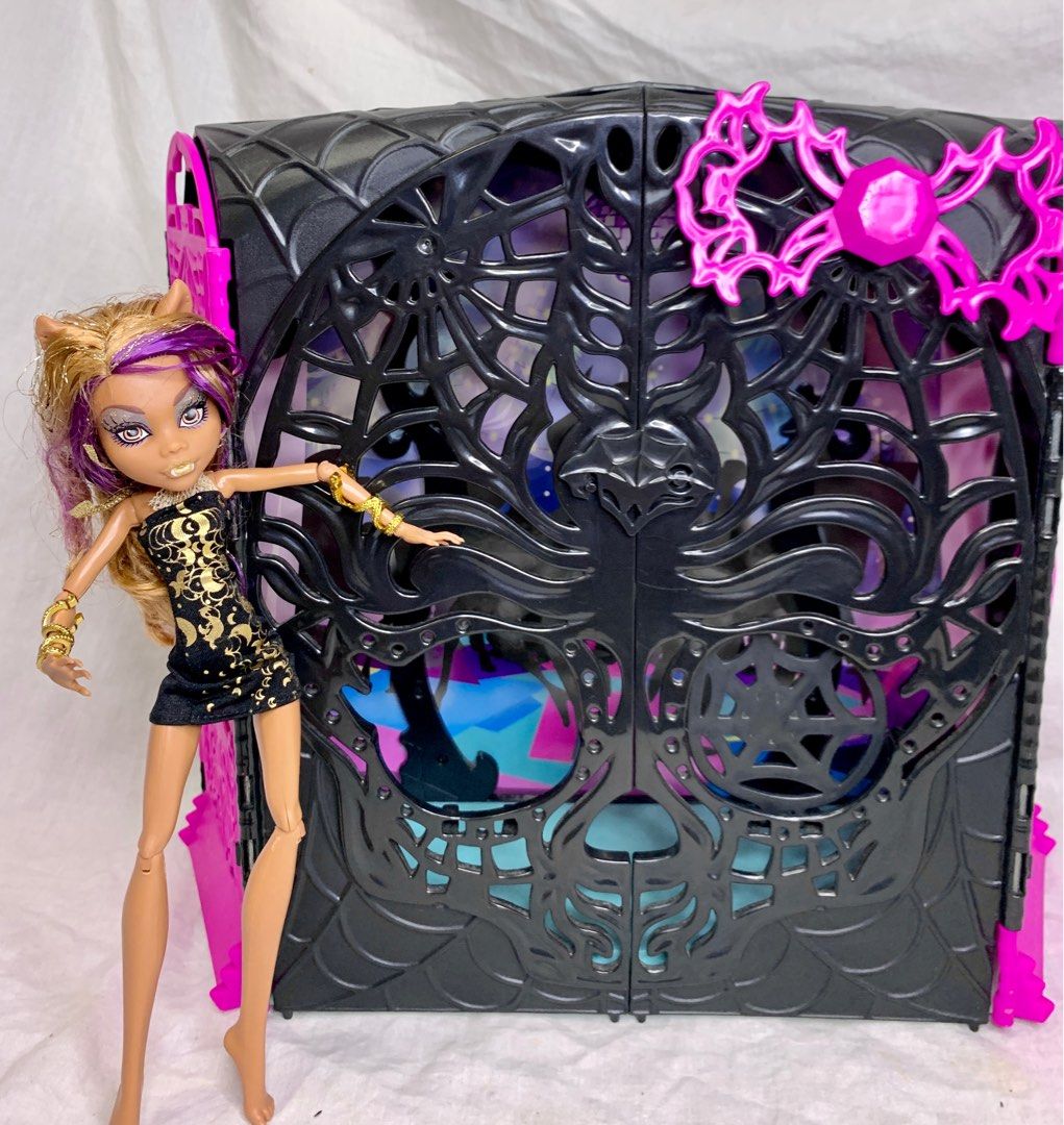 Monster high on sale party lounge