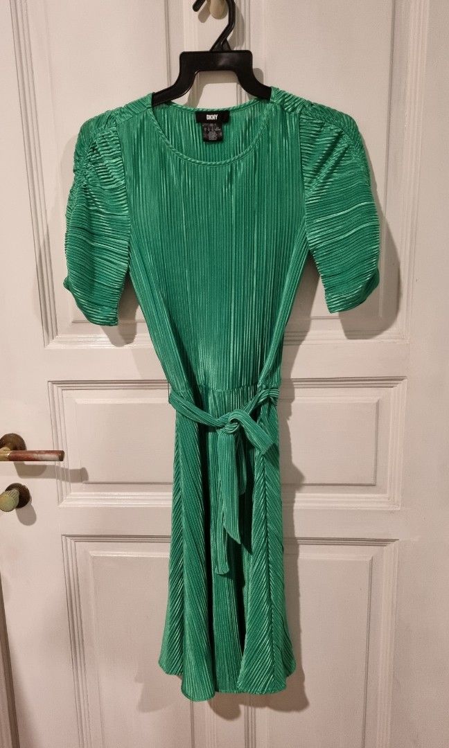 DKNY Crinkled Green Dress US 2, Women's Fashion, Dresses & Sets, Dresses on  Carousell
