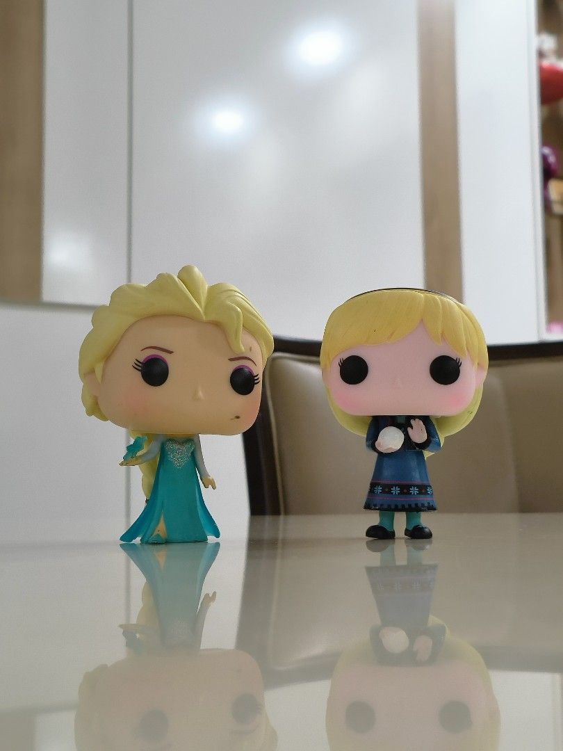 Elsa orders Funko Pop #82