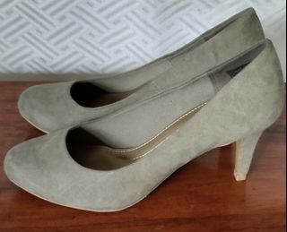 Great Deal❣ Super Comfy Green Office Heels with FREE Office Shoes❣