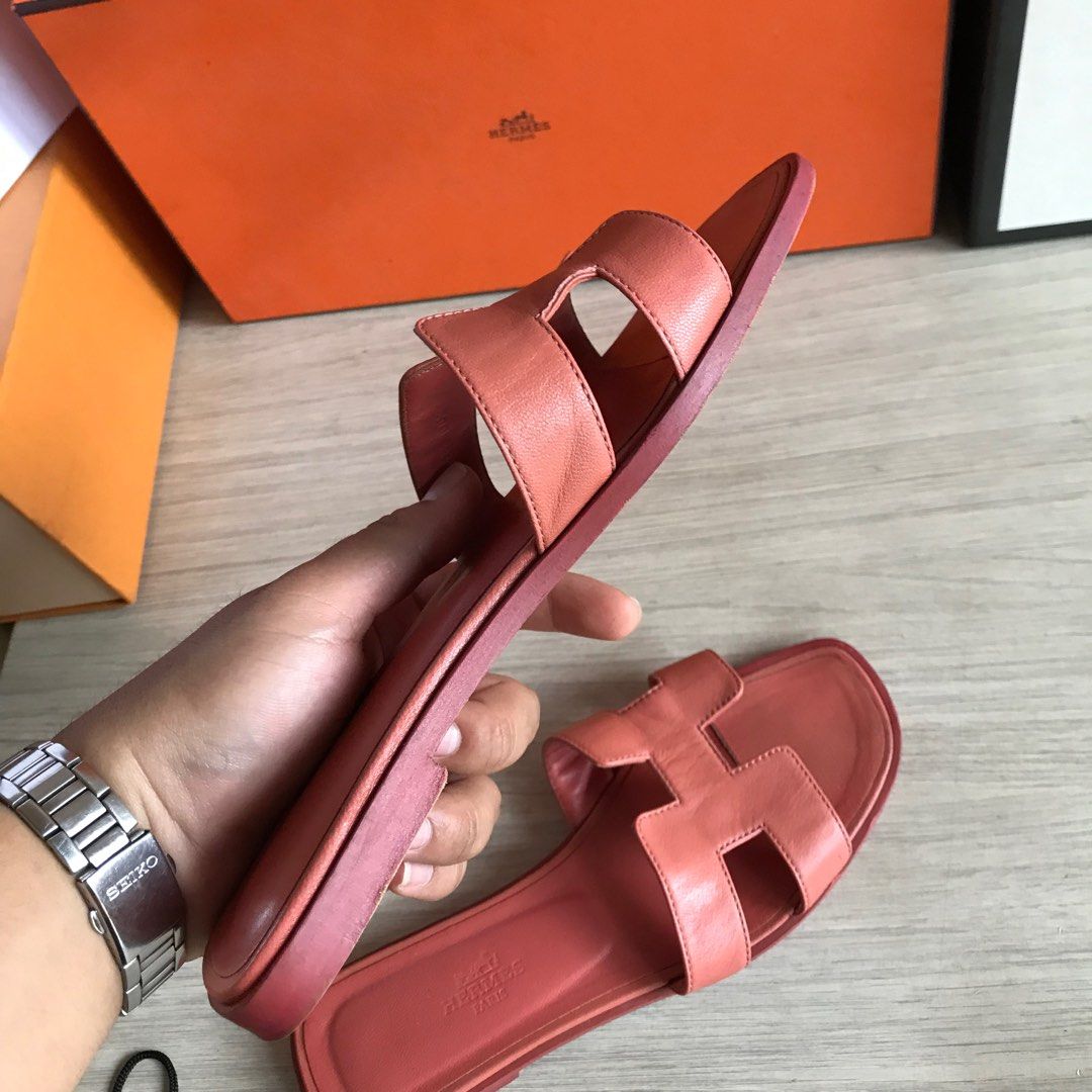 Red hermes oran best sale sandals