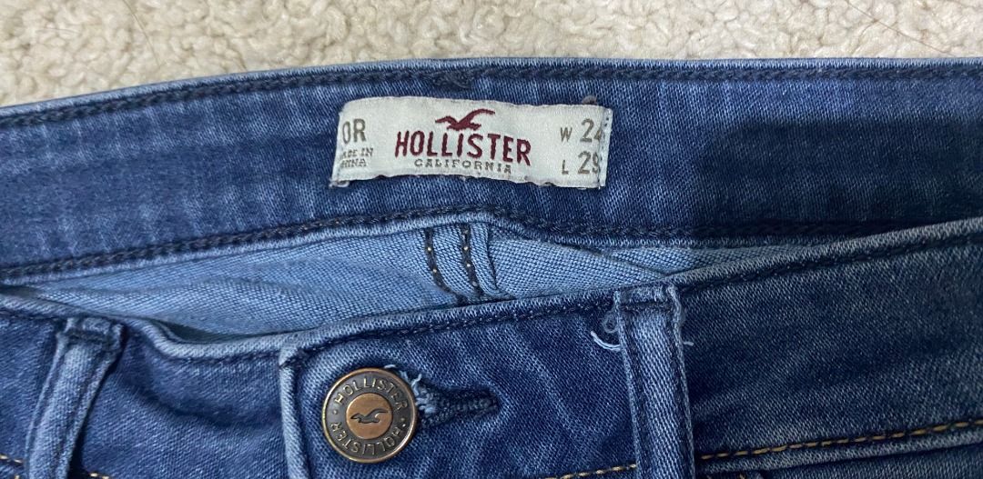 What is a size top 12 in hollister jeans