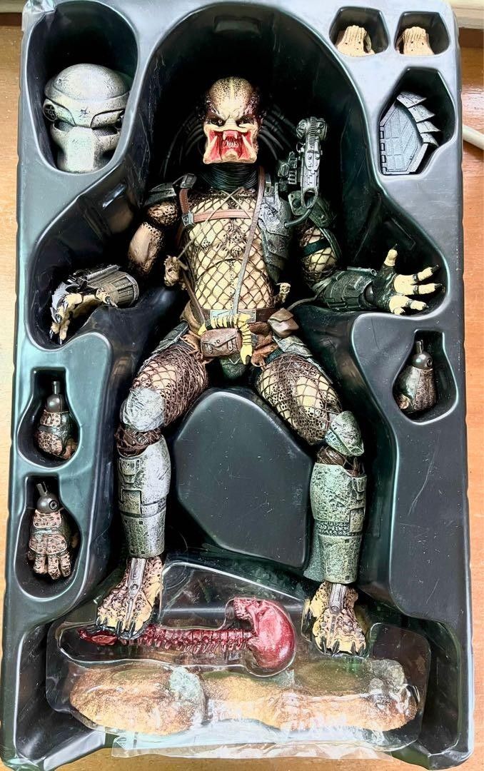 Hot toys shop jungle hunter predator